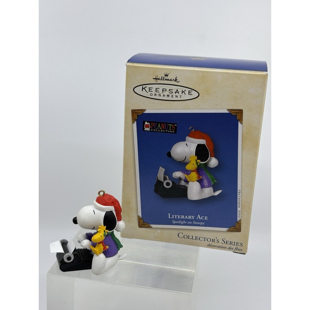 Hallmark Keepsake Peanuts Ornament Spotlight on Snoopy Literary Ace Read*